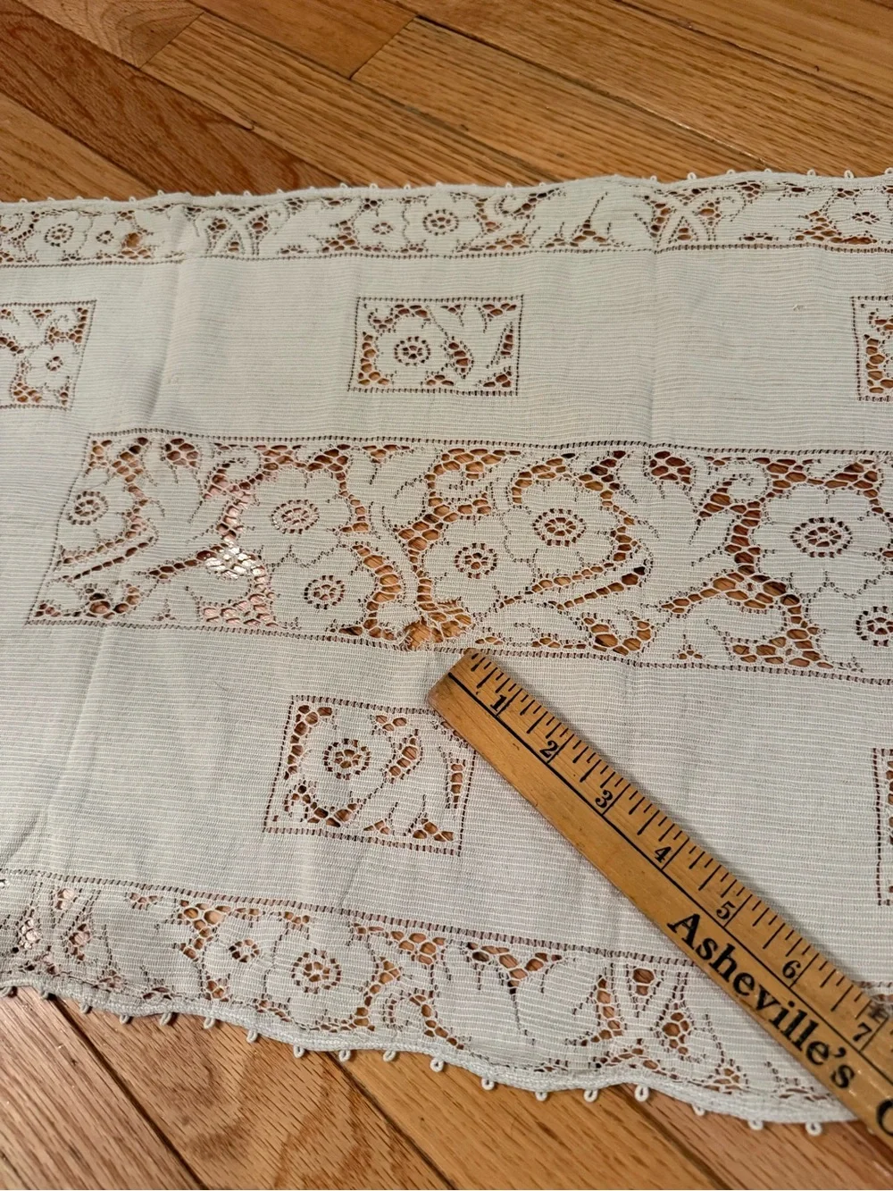 Vintage Lace-Trimmed Linen Table Runner Crean Edge detail cottage granny country
